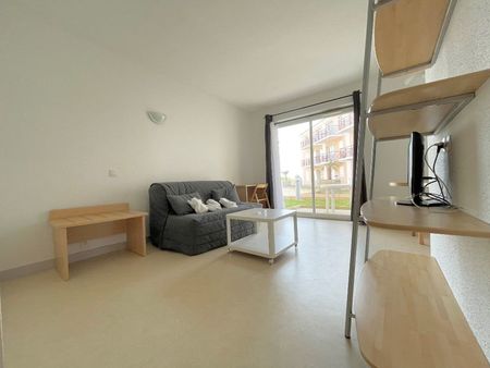 location appartement 1 pièce meublé (terrasse, cuisine aménagée, wc séparé, meublé) rochef