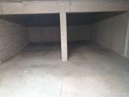 grand box dallé en sous-sol sécurisé