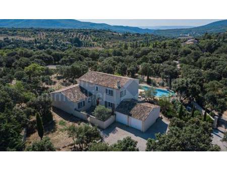 villa de prestige en vente à bonnieux : proche du village de bonnieux, belle villa provenç