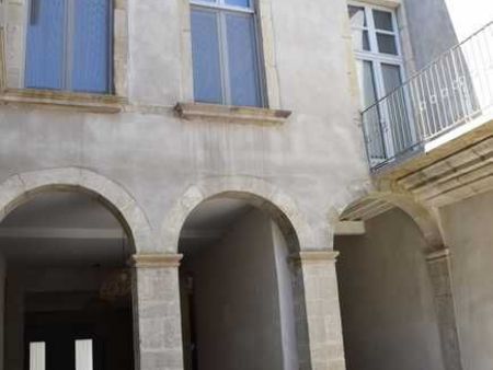hôtel particulier rénové du 17e de 765 m2 utile dans le centre historique de carcassonne