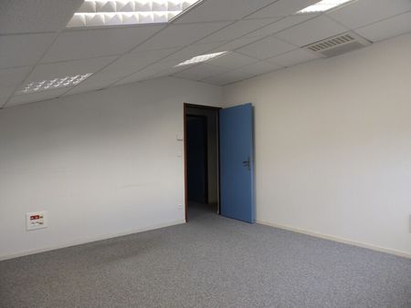 location bureau 4 pièces 94m2 seyssins 38180 - 920 € - surface privée