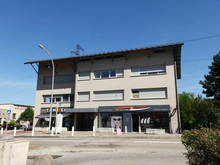 location bureau 6 pièces 146m2 seyssins 38180 - 1385 € - surface privée