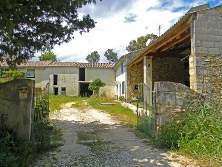 ferme en pierre  région grignan sur terrain de 8000 m². drôme provençale