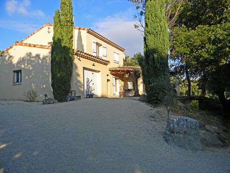 villa à vendre région grignan en drôme provençale  terrain d'environ 2900 m² avec piscine