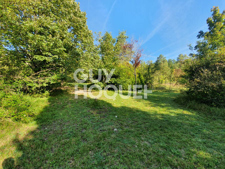 terrain à bâtir de 1156 m² dans un village de caractère