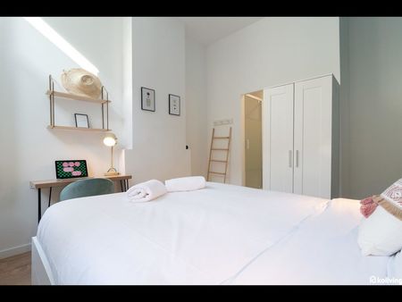 appartement - 1 pièce(s) - 200 m² à 600 
