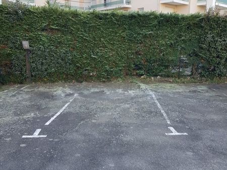 emplacement parking sécurisé