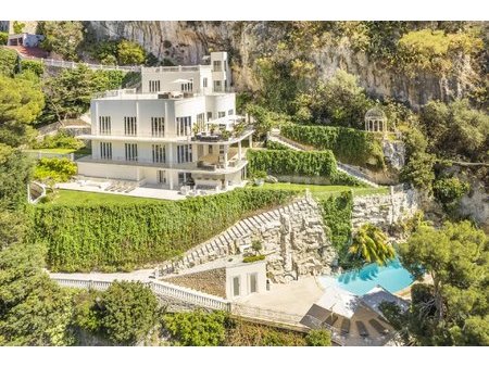 magnifique villa pieds dans l'eau à cap d'ail