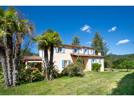 magnifique maison avec de belles vues dans la campagne provençale tranquille  beau jardin 