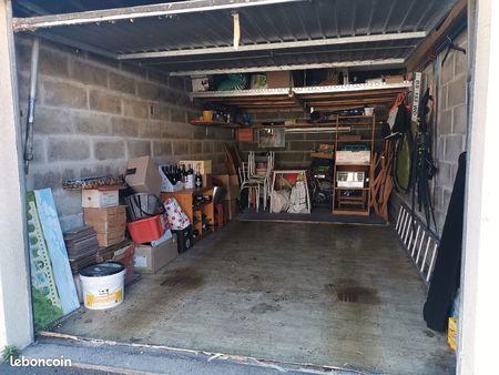 grand garage fermé 18m2 avec mezzanine et rangements