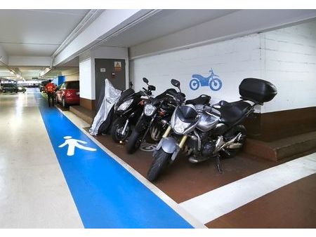 parking sécurisé pour tout types de 2 roues vélos  moto  scooter dans l'hypercentre