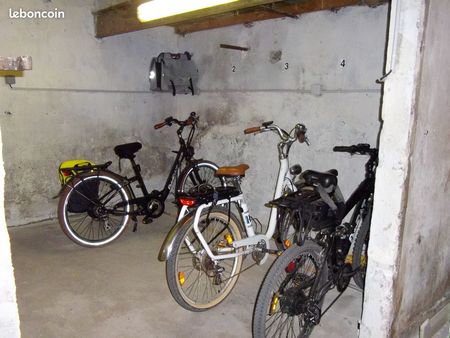 parking/garage pour vélos électriques