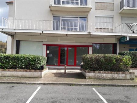 location commerce petit couronne 74 m²