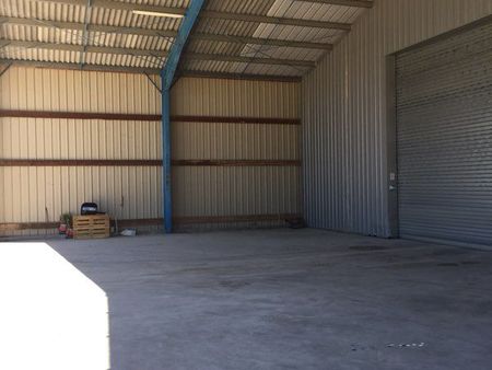 bâtiment professionnel  dépôt  garage  entrepôt auvent