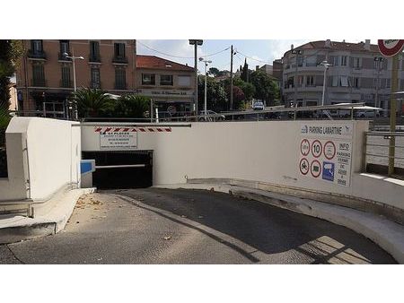 murs commerciaux libres 500 m2 centre saint-raphael