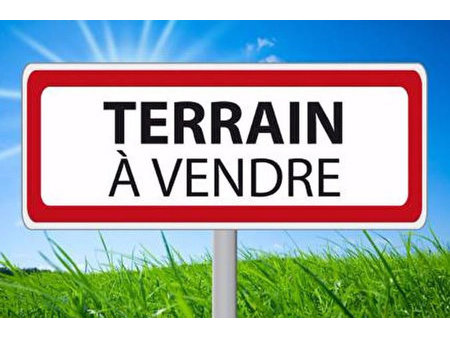 terrain constructible d'environ 1600m²