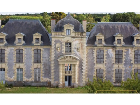 château en vente à loudun : château debut xviieme  architecture de grande qualite. tres be