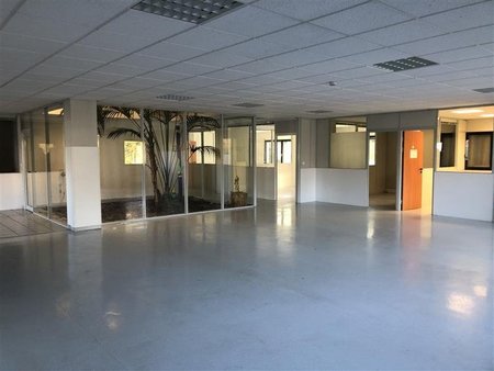 location bureau vaulx en velin 429 m²