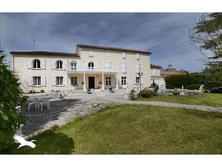 vente maison 12 pièces 519 m² la rochefoucauld-en-angoumois (16110)