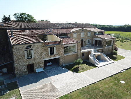 belle propriété avec gîtes et hangar bâtie sur 6 38 ha