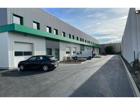 location commerce 154 m² mions (69780)