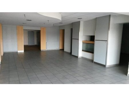 à louer local commercial 475 m² – 3 500 € |calais