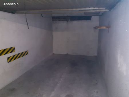 garage fermé 13.5 m² oullins montmein 27 bis