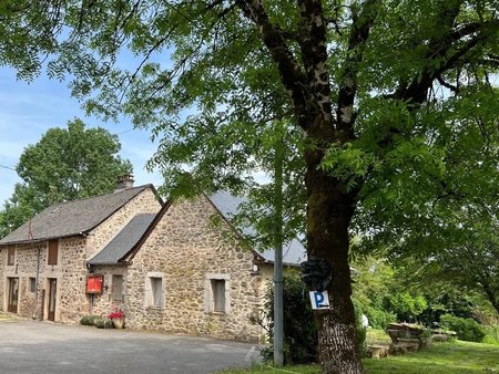 corps de ferme avec grange et salle de réception