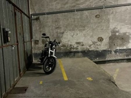 emplacement parking moto
