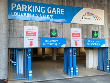parking souterrain avec accès privatif à louvain-la-neuve