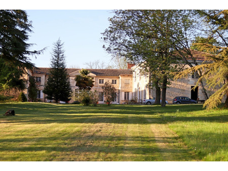 magnifique propriété xviiième chateau avec parc et 12 hectares