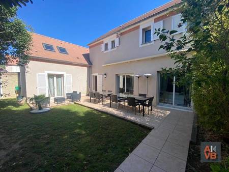 maison 8 pièces - 206m² - bussy st georges