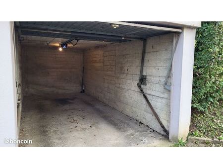 garage box individuel avec porte électrique