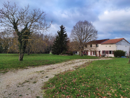 grande maison de hameau de 7 pièces sur un terrain de 7270 m² avec un bois et arbres fruit