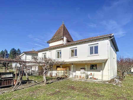 maison avec pigeonnier avec une source - leyme