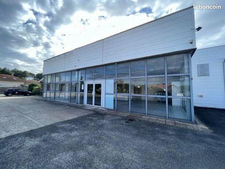 local commercial 130 m²