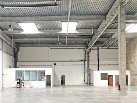 location local d'activités la plaine st denis 1 895 m²