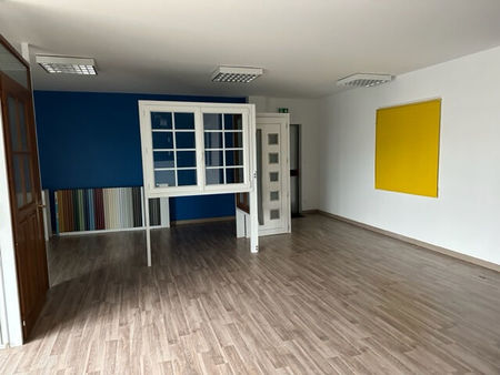 location local commercial  130.00m²  pont