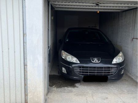 garage box place parking