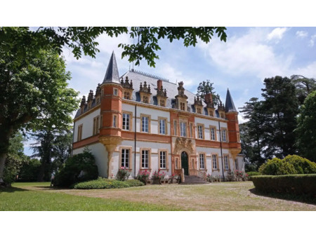 château en vente à saint-bertrand-de-comminges : souvenir du comte de chambord pretendant 