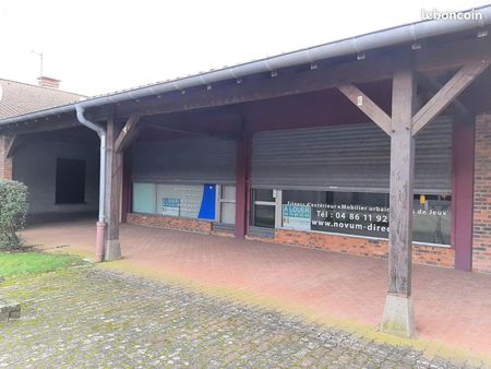 local commercial 132 m² crottet