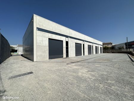 local 1000 m² puget-sur-argens