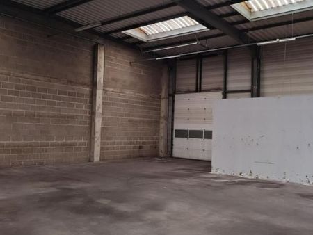 local industriel 330 m²