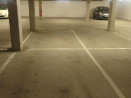 location parking avon