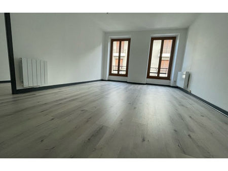 location appartement 3 pièces 59 m² saint-geniez-d'olt (12130)