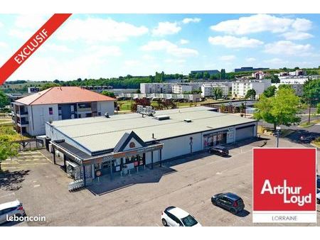 local commercial 743 m²