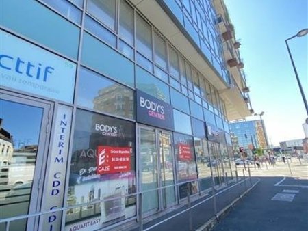 location commerce roubaix 94 m²