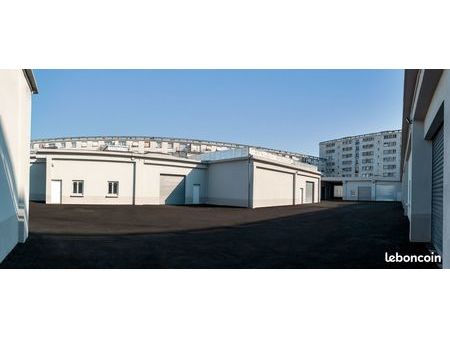 entrepôt 670m² sur site sécurisé