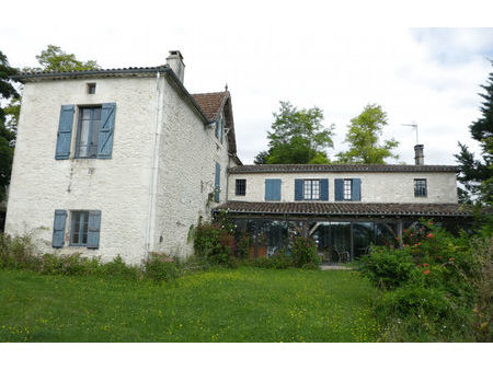vente maison 12 pièces 280 m² montaigu-de-quercy (82150)