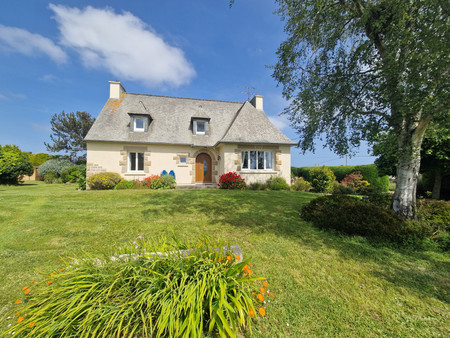 belle maison néo-bretonne avec 5 chambres et jardin de 2 620 m²  à 2 minutes de la plage !